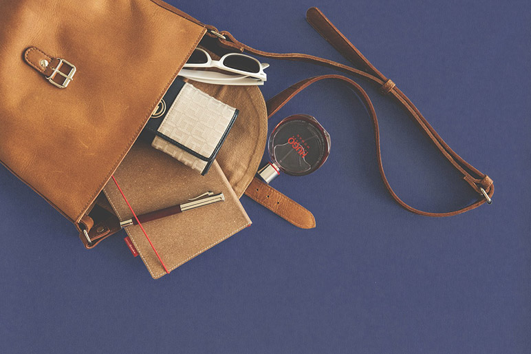 Carrying-Your-Fountain-Pen-With-Phone-Or-Keys