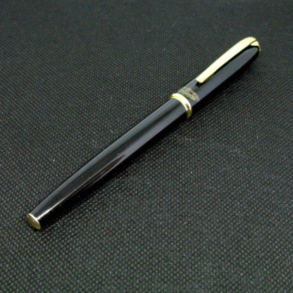 Black Hero 7023 Fountain Pen (Hooded Nib) Closed